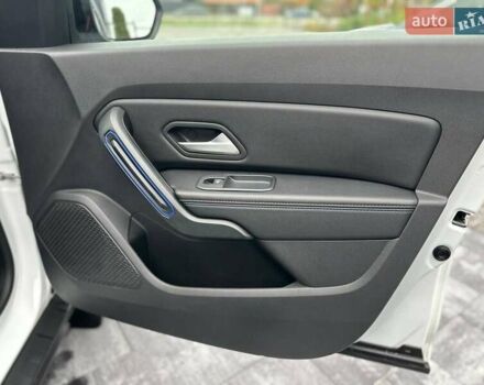 Білий Рено Дастер, об'ємом двигуна 1.6 л та пробігом 30 тис. км за 16300 $, фото 60 на Automoto.ua