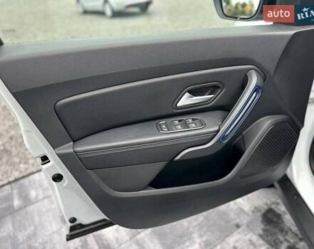 Білий Рено Дастер, об'ємом двигуна 1.6 л та пробігом 30 тис. км за 16300 $, фото 35 на Automoto.ua