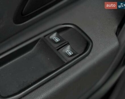 Білий Рено Дастер, об'ємом двигуна 1.6 л та пробігом 220 тис. км за 12500 $, фото 6 на Automoto.ua