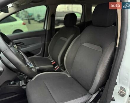 Білий Рено Дастер, об'ємом двигуна 1.6 л та пробігом 220 тис. км за 12500 $, фото 7 на Automoto.ua