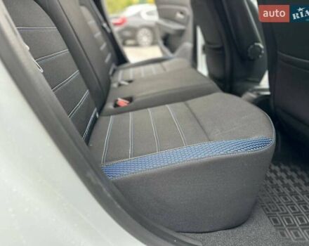 Білий Рено Дастер, об'ємом двигуна 1.6 л та пробігом 30 тис. км за 16300 $, фото 45 на Automoto.ua