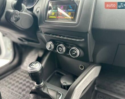 Білий Рено Дастер, об'ємом двигуна 1.6 л та пробігом 30 тис. км за 16300 $, фото 47 на Automoto.ua