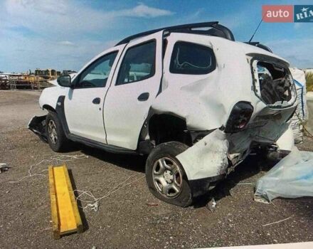 Белый Рено Дастер, объемом двигателя 1.5 л и пробегом 175 тыс. км за 3500 $, фото 2 на Automoto.ua