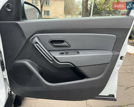 Белый Рено Дастер, объемом двигателя 1.46 л и пробегом 130 тыс. км за 14900 $, фото 17 на Automoto.ua