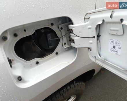 Белый Рено Дастер, объемом двигателя 1.6 л и пробегом 58 тыс. км за 16200 $, фото 25 на Automoto.ua