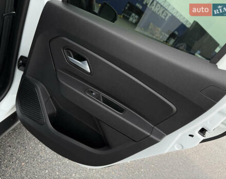 Білий Рено Дастер, об'ємом двигуна 1.6 л та пробігом 28 тис. км за 16800 $, фото 88 на Automoto.ua