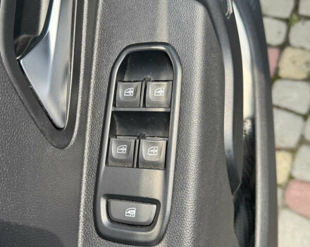 Білий Рено Дастер, об'ємом двигуна 1.6 л та пробігом 66 тис. км за 17000 $, фото 8 на Automoto.ua