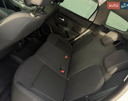 Білий Рено Дастер, об'ємом двигуна 1.6 л та пробігом 28 тис. км за 16800 $, фото 86 на Automoto.ua