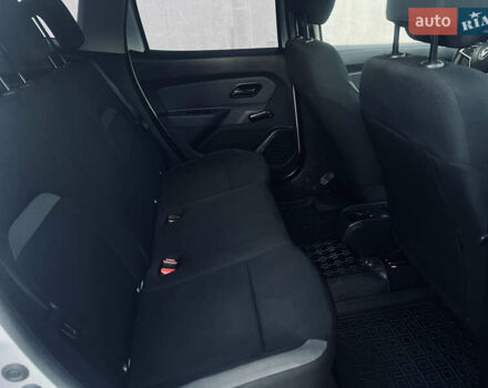 Белый Рено Дастер, объемом двигателя 1.6 л и пробегом 120 тыс. км за 14500 $, фото 19 на Automoto.ua