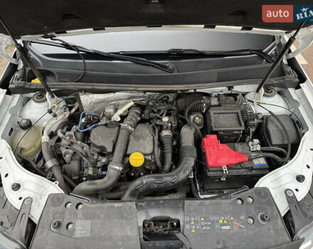 Білий Рено Дастер, об'ємом двигуна 1.46 л та пробігом 150 тис. км за 18200 $, фото 25 на Automoto.ua