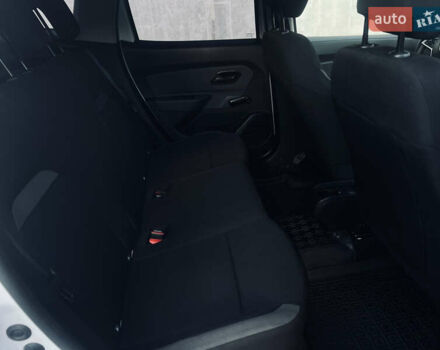 Белый Рено Дастер, объемом двигателя 1.6 л и пробегом 120 тыс. км за 14500 $, фото 20 на Automoto.ua