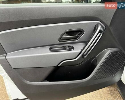 Белый Рено Дастер, объемом двигателя 1.6 л и пробегом 59 тыс. км за 13450 $, фото 21 на Automoto.ua