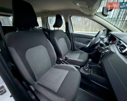 Белый Рено Дастер, объемом двигателя 1.5 л и пробегом 112 тыс. км за 13800 $, фото 17 на Automoto.ua