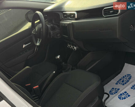 Білий Рено Дастер, об'ємом двигуна 1.6 л та пробігом 28 тис. км за 16800 $, фото 92 на Automoto.ua