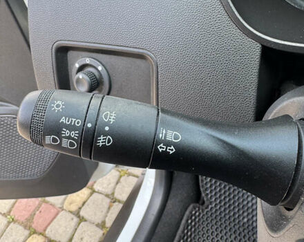 Білий Рено Дастер, об'ємом двигуна 1.6 л та пробігом 66 тис. км за 17000 $, фото 9 на Automoto.ua