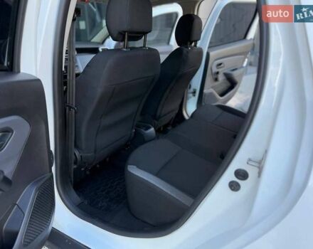 Белый Рено Дастер, объемом двигателя 1.5 л и пробегом 80 тыс. км за 14400 $, фото 5 на Automoto.ua