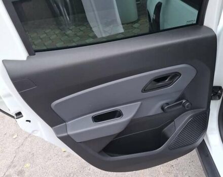 Белый Рено Дастер, объемом двигателя 1.5 л и пробегом 25 тыс. км за 17800 $, фото 3 на Automoto.ua