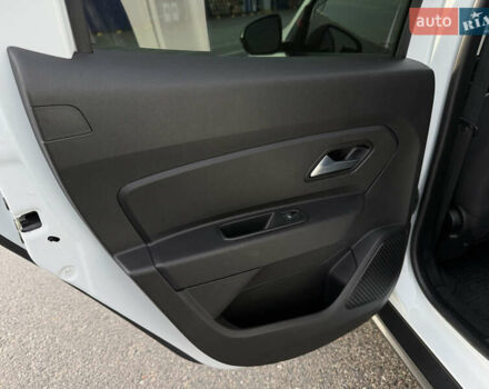 Білий Рено Дастер, об'ємом двигуна 1.6 л та пробігом 28 тис. км за 16800 $, фото 84 на Automoto.ua