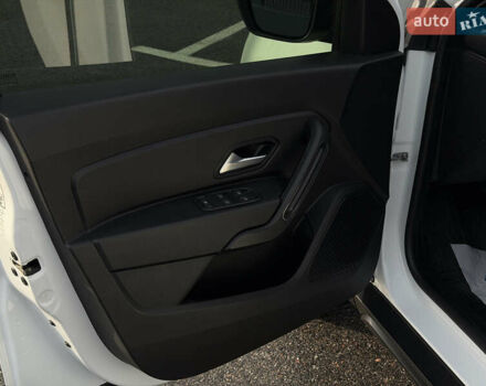 Білий Рено Дастер, об'ємом двигуна 1.6 л та пробігом 28 тис. км за 16800 $, фото 67 на Automoto.ua