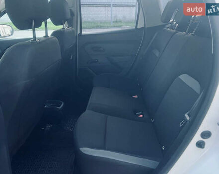 Білий Рено Дастер, об'ємом двигуна 1.6 л та пробігом 128 тис. км за 11000 $, фото 26 на Automoto.ua