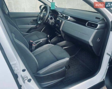 Білий Рено Дастер, об'ємом двигуна 1.6 л та пробігом 128 тис. км за 11000 $, фото 16 на Automoto.ua