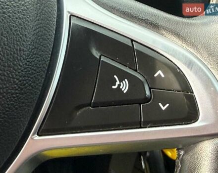 Білий Рено Дастер, об'ємом двигуна 1.46 л та пробігом 159 тис. км за 18800 $, фото 31 на Automoto.ua