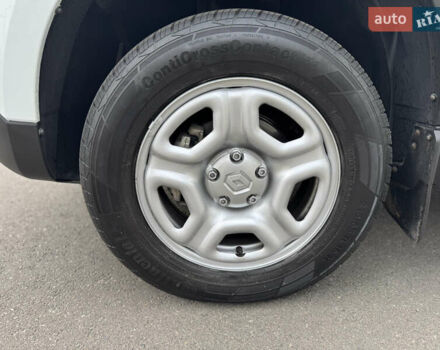 Білий Рено Дастер, об'ємом двигуна 1.6 л та пробігом 39 тис. км за 17300 $, фото 11 на Automoto.ua