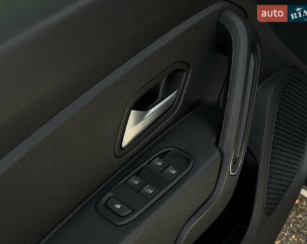 Білий Рено Дастер, об'ємом двигуна 1.6 л та пробігом 28 тис. км за 16800 $, фото 68 на Automoto.ua