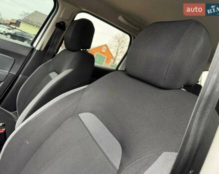 Белый Рено Дастер, объемом двигателя 1.6 л и пробегом 59 тыс. км за 13450 $, фото 23 на Automoto.ua