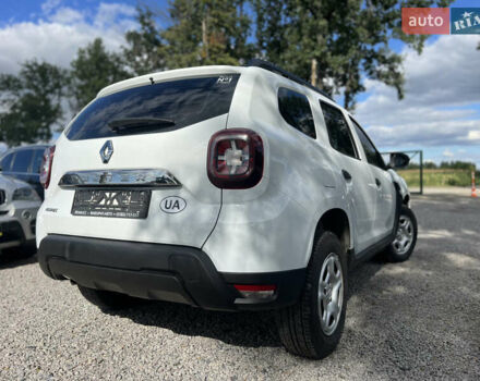 Белый Рено Дастер, объемом двигателя 1.6 л и пробегом 156 тыс. км за 12800 $, фото 2 на Automoto.ua
