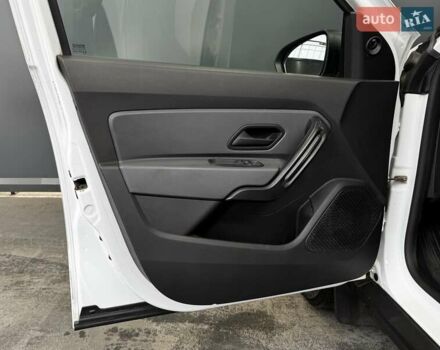 Рено Дастер 2021 в Киеве на Automoto.ua Белый Рено Дастер, объемом двигателя 1.5 л и пробегом 181 тыс. км за 14000 $, фото 35 на Automoto.ua