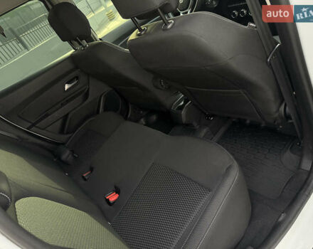 Білий Рено Дастер, об'ємом двигуна 1.6 л та пробігом 28 тис. км за 16800 $, фото 89 на Automoto.ua