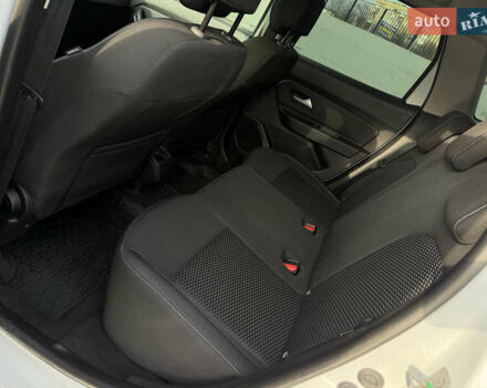 Білий Рено Дастер, об'ємом двигуна 1.6 л та пробігом 28 тис. км за 16800 $, фото 85 на Automoto.ua