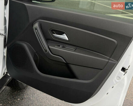 Білий Рено Дастер, об'ємом двигуна 1.6 л та пробігом 28 тис. км за 16800 $, фото 91 на Automoto.ua