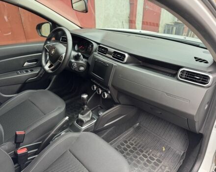 Белый Рено Дастер, объемом двигателя 1.6 л и пробегом 28 тыс. км за 15900 $, фото 2 на Automoto.ua