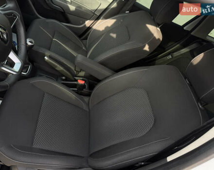 Білий Рено Дастер, об'ємом двигуна 1.6 л та пробігом 28 тис. км за 16800 $, фото 72 на Automoto.ua