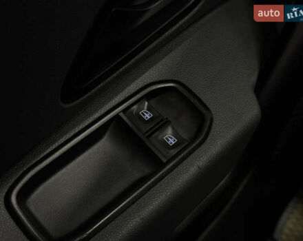 Белый Рено Дастер, объемом двигателя 1.46 л и пробегом 140 тыс. км за 17299 $, фото 25 на Automoto.ua