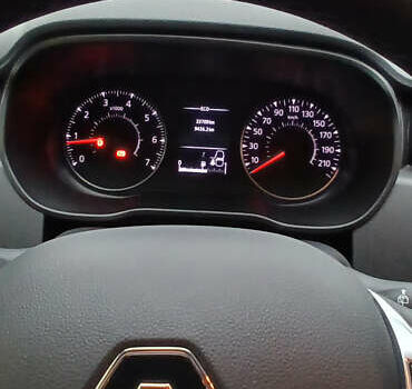 Белый Рено Дастер, объемом двигателя 1.6 л и пробегом 33 тыс. км за 16200 $, фото 25 на Automoto.ua