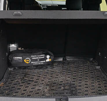 Белый Рено Дастер, объемом двигателя 1.6 л и пробегом 33 тыс. км за 16200 $, фото 28 на Automoto.ua