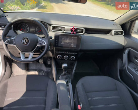 Білий Рено Дастер, об'ємом двигуна 1.6 л та пробігом 5 тис. км за 16900 $, фото 5 на Automoto.ua