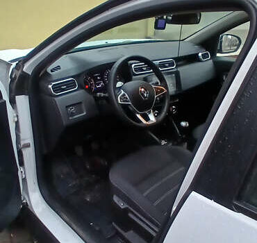 Белый Рено Дастер, объемом двигателя 1.6 л и пробегом 33 тыс. км за 16200 $, фото 35 на Automoto.ua