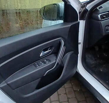 Белый Рено Дастер, объемом двигателя 1.6 л и пробегом 33 тыс. км за 16200 $, фото 34 на Automoto.ua