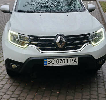 Белый Рено Дастер, объемом двигателя 1.6 л и пробегом 33 тыс. км за 16200 $, фото 2 на Automoto.ua