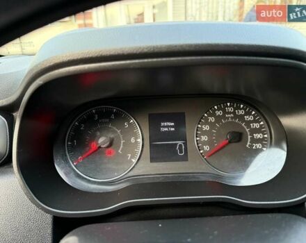 Белый Рено Дастер, объемом двигателя 1.6 л и пробегом 32 тыс. км за 18000 $, фото 3 на Automoto.ua