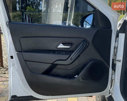 Белый Рено Дастер, объемом двигателя 1.46 л и пробегом 47 тыс. км за 21750 $, фото 7 на Automoto.ua