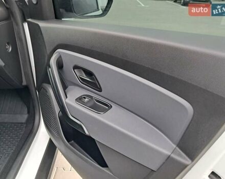 Белый Рено Дастер, объемом двигателя 1.5 л и пробегом 16 тыс. км за 16800 $, фото 25 на Automoto.ua