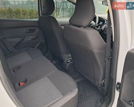 Белый Рено Дастер, объемом двигателя 1.5 л и пробегом 16 тыс. км за 16800 $, фото 23 на Automoto.ua