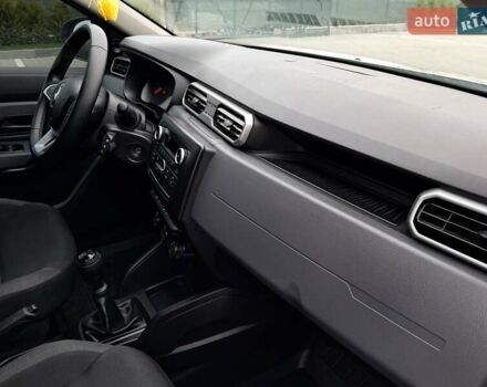 Белый Рено Дастер, объемом двигателя 1.5 л и пробегом 16 тыс. км за 16800 $, фото 6 на Automoto.ua