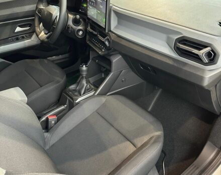 Білий Рено Дастер, об'ємом двигуна 0 л та пробігом 0 тис. км за 25574 $, фото 6 на Automoto.ua