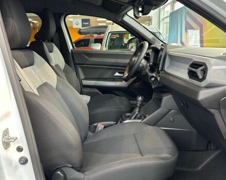 Білий Рено Дастер, об'ємом двигуна 0 л та пробігом 0 тис. км за 25574 $, фото 5 на Automoto.ua